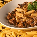 Penne ao funghi com filé mignon