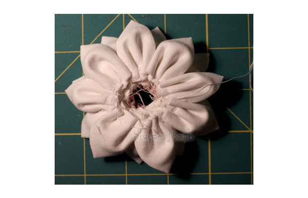Flor decorada em tecido simples de fazer 10