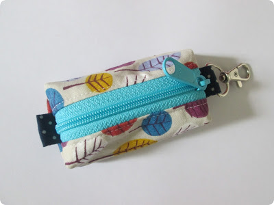 Chaveiro bolsinha de tecido é delicado e útil (Foto: fayandriley.blogspot.co.nz) 