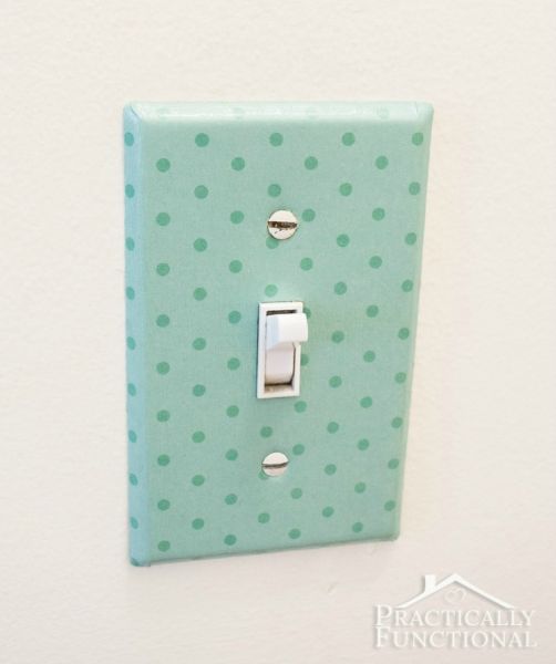 Comece já a decorar interruptor de luz com papel (Foto: practicallyfunctional.com) 