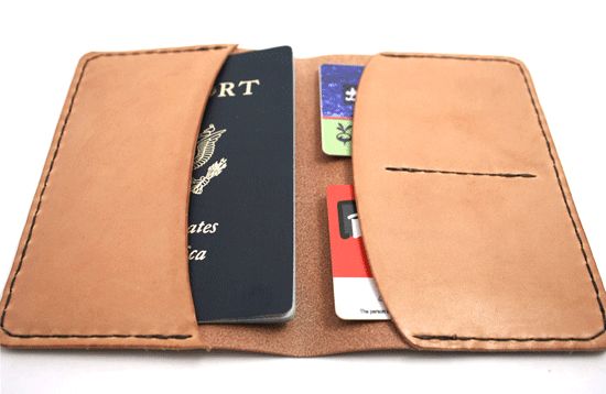 Porta passaporte e cartões de crédito pode ser uma fonte de renda extra, se você comercializá-lo (Foto: poppytalk.com)
