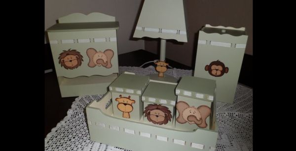 kit de higiene de bebê em MDF pintado