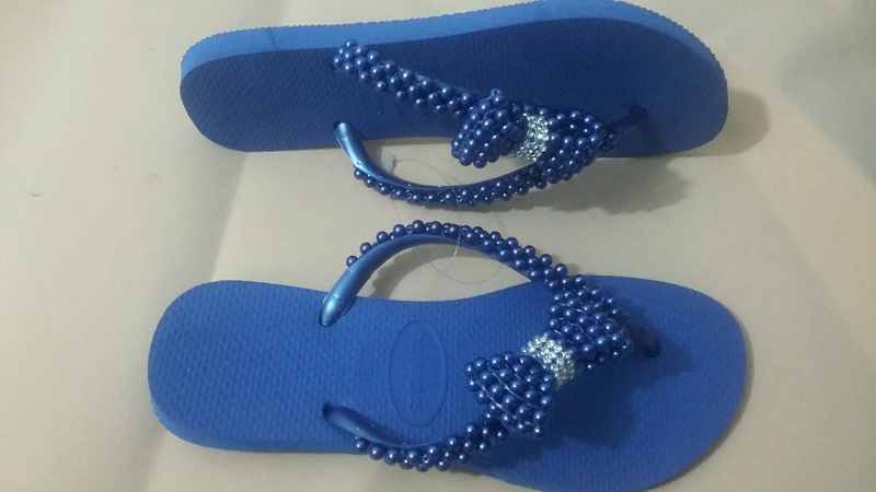 chinelo decorado azul