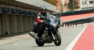 Curso de pilotagem de moto gratuito