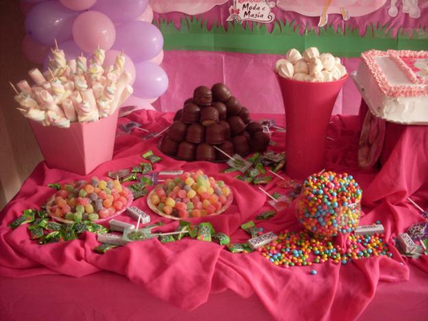 Decoração de mesa de doces para festa infantil