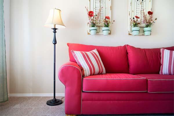Como decorar o sofá com almofadas
