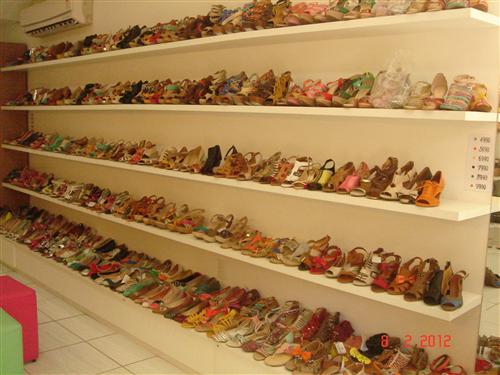 DECORAÇÃO DE LOJA DE SAPATOS