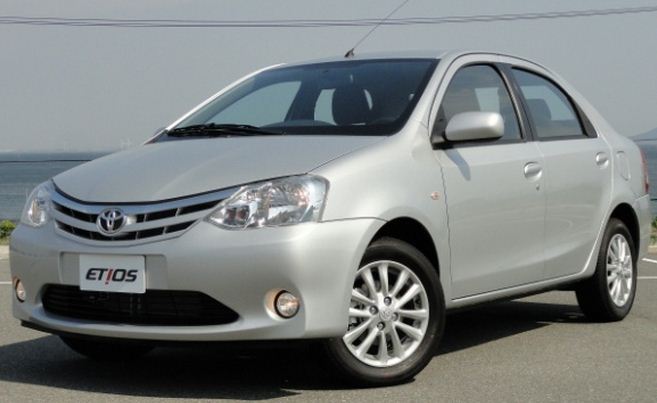 Toyota Etios Sedan e Hatch 2013 no Brasil