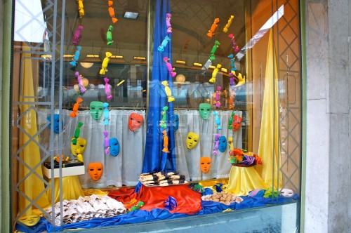 Decoração para carnaval em loja (Foto:Divulgação)