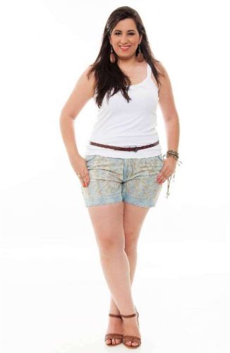 Os modelos de short jeans plus size verão 2013 estão ainda mais femininos e encantadores (Foto: Divulgação) 