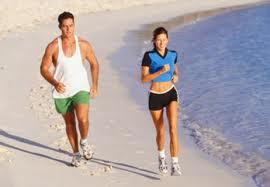 Exercícios na praia. (Foto: Divulgação).