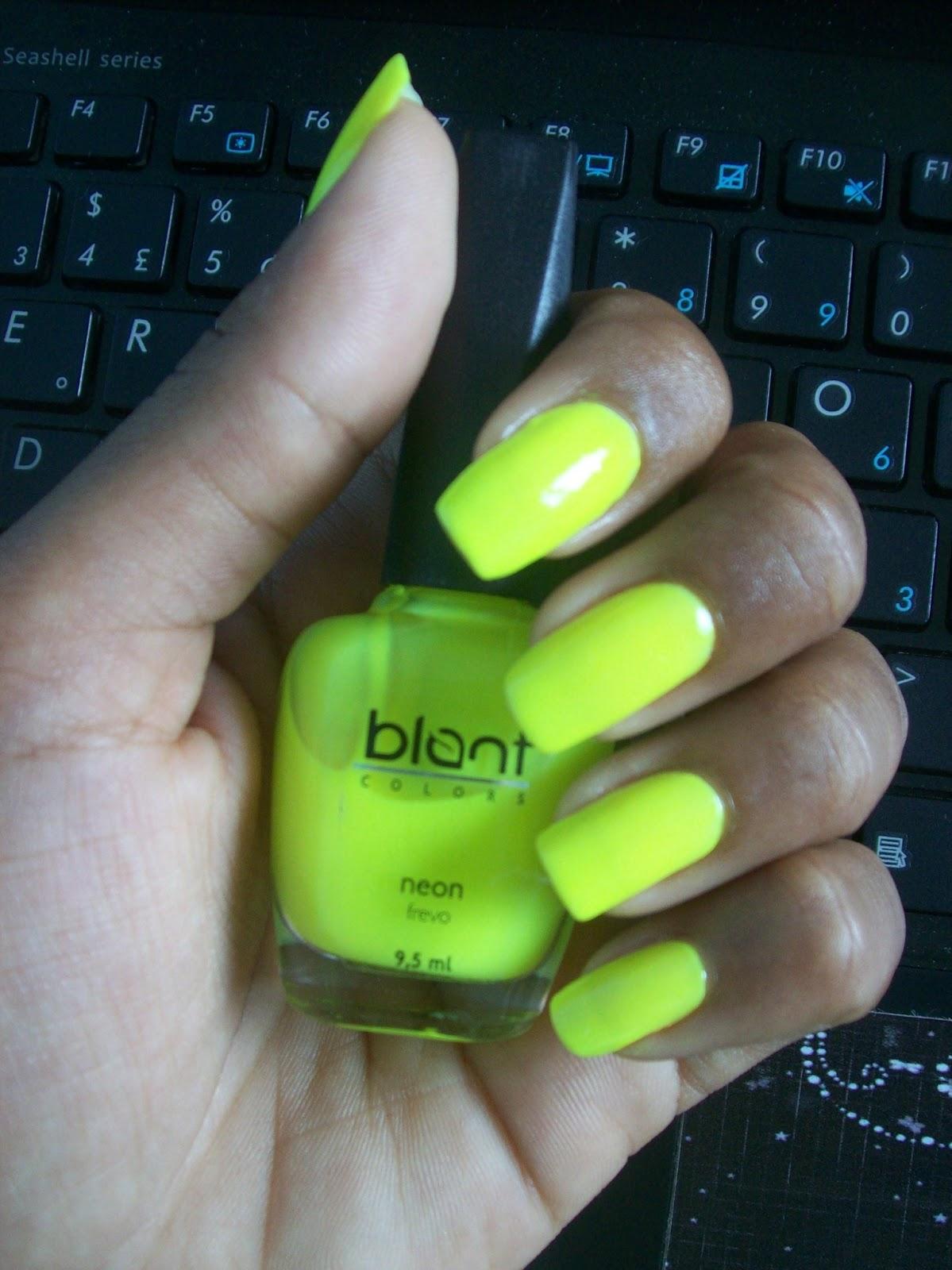 Unhas neon vêm com tudo no verão. (Foto: Divulgação)