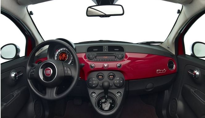 Interior Fiat 500 (Foto: iCarros/divulgação)