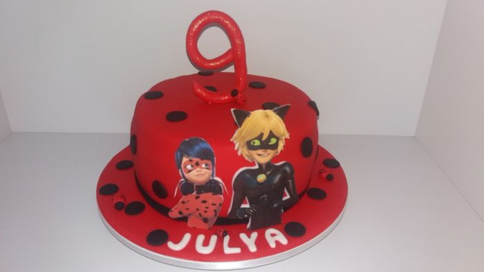 Bolo da Ladybug: Quadrado, Redondo, Simples, Pasta Americana, Chantilly