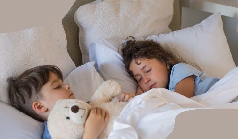 Cuidados com a cama previnem danos na coluna da criança