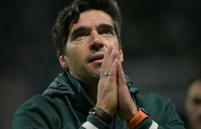 Abel Ferreira é punido com 8 jogos de suspensão e vira problema para o Palmeiras